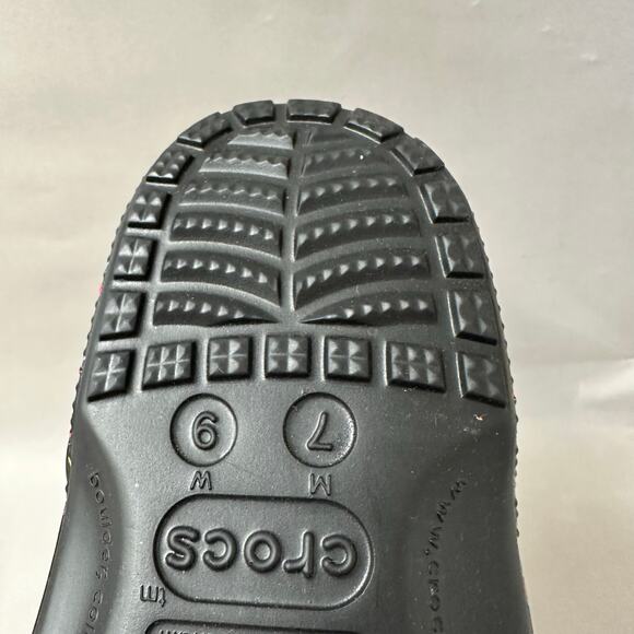 Crocs Disney Mickey Halloween Glow In The Dark Classic Clog Womens size 9 Mens 7 - Picture 15 of 16